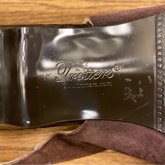 Dea Slings by Trotters Size 10WW - Picture 7 of 11